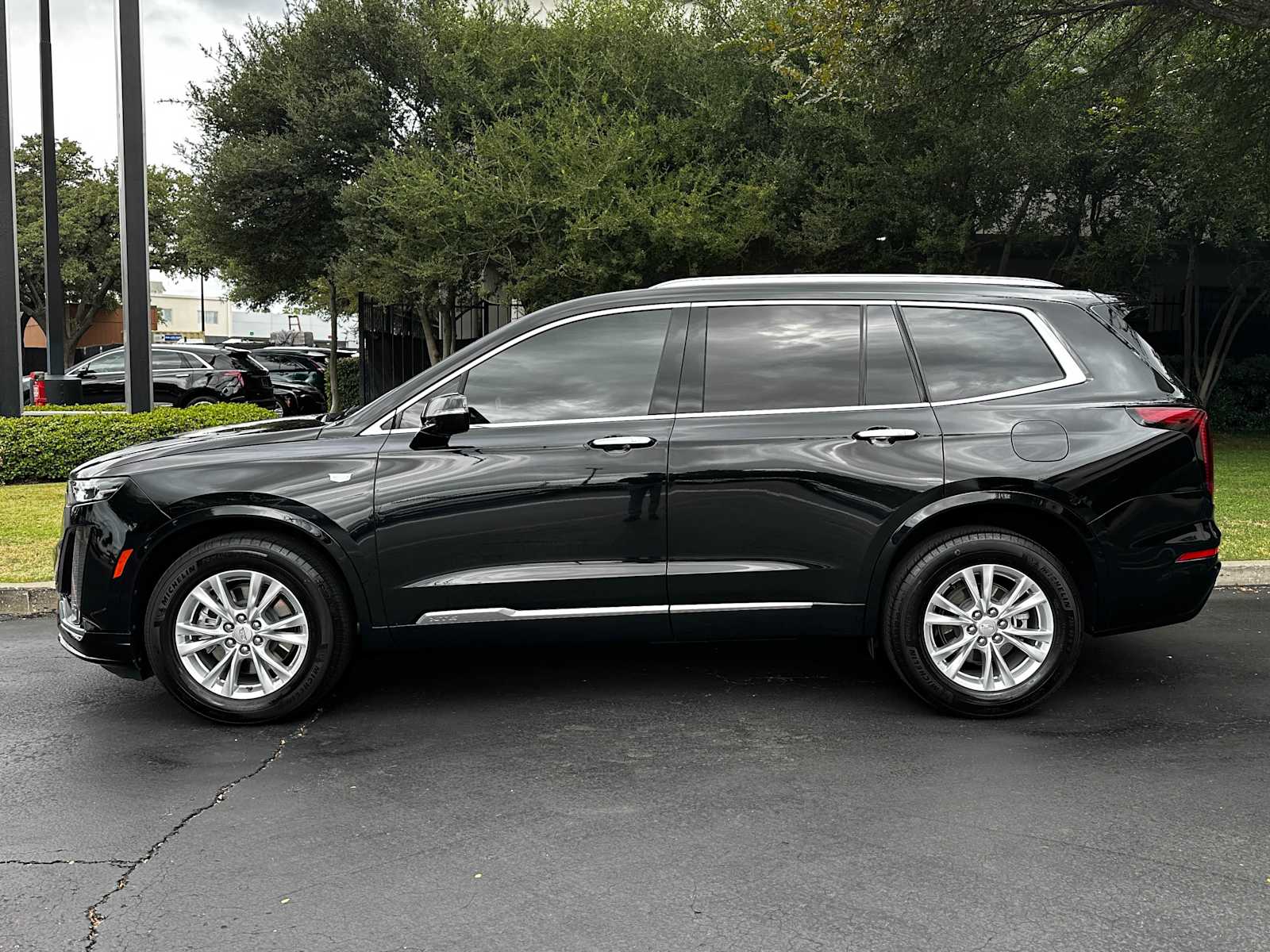 Used 2025 Stellar Black Metallic Cadillac Luxury image 5