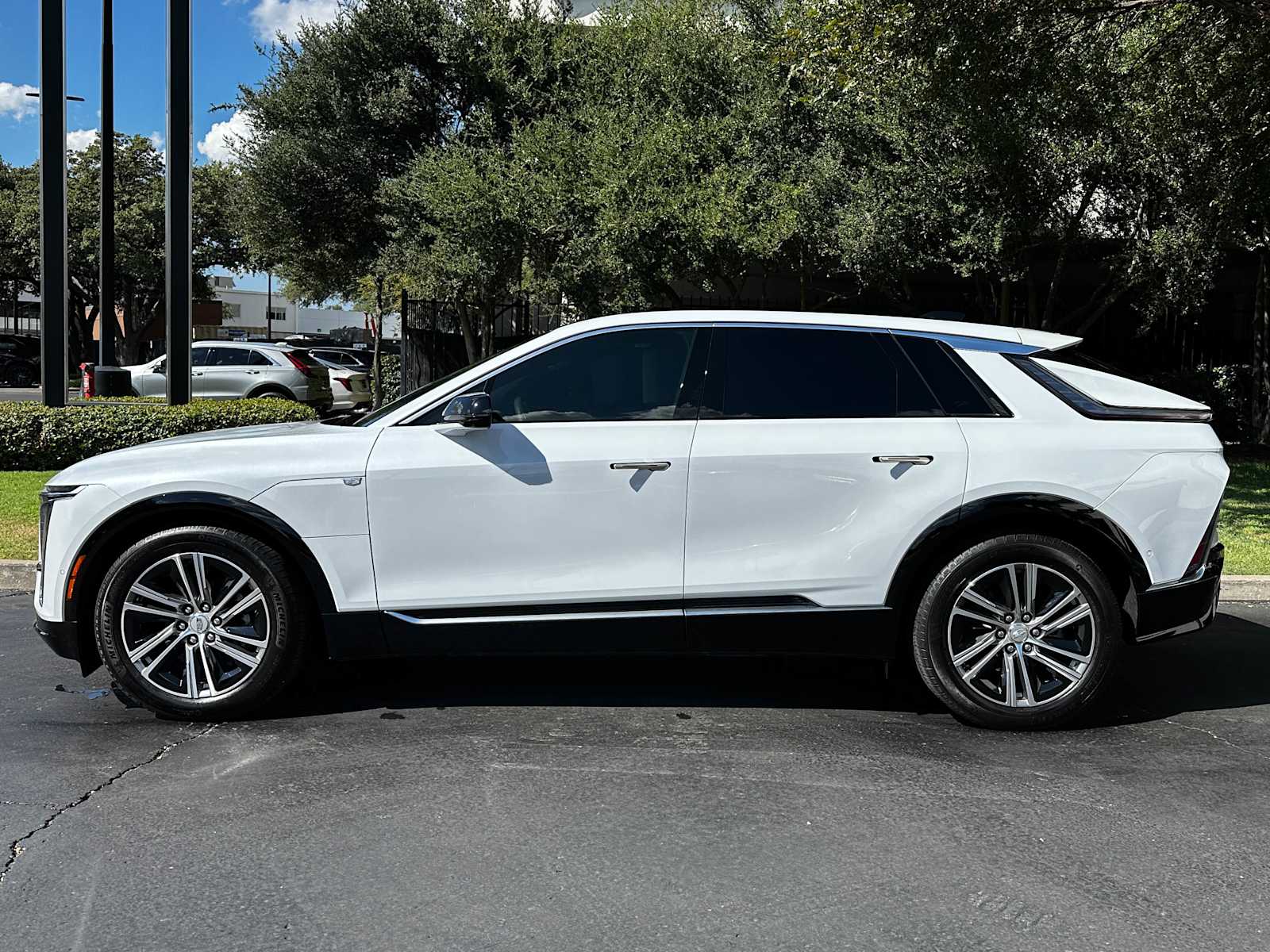 Certified Used 2026 Vibrant White Tricoat Cadillac Premium Luxury image 5