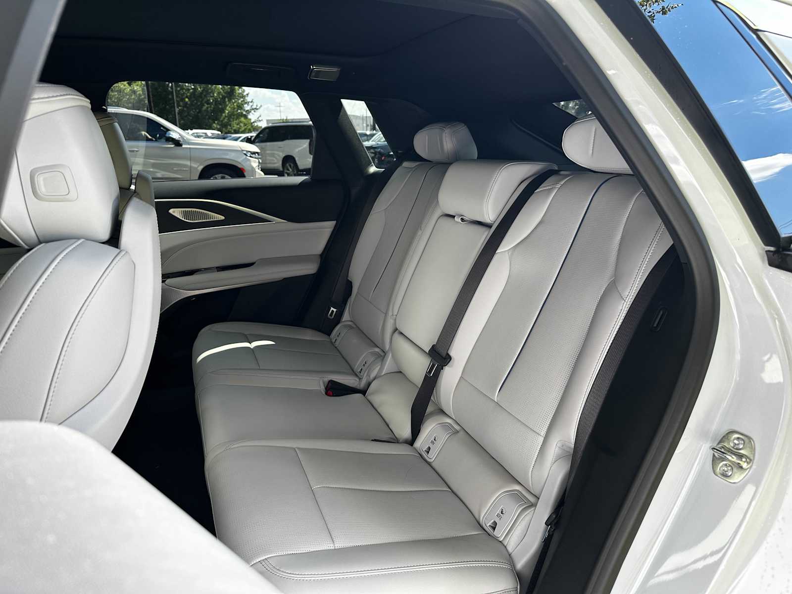 Certified Used 2026 Vibrant White Tricoat Cadillac Premium Luxury image 22