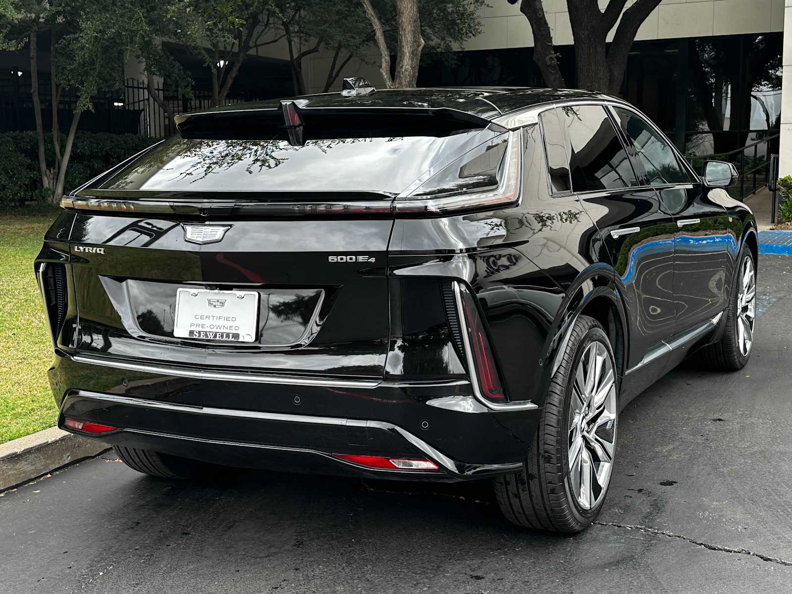 Certified Used 2026 Stellar Black Metallic Cadillac Signature Luxury image 4