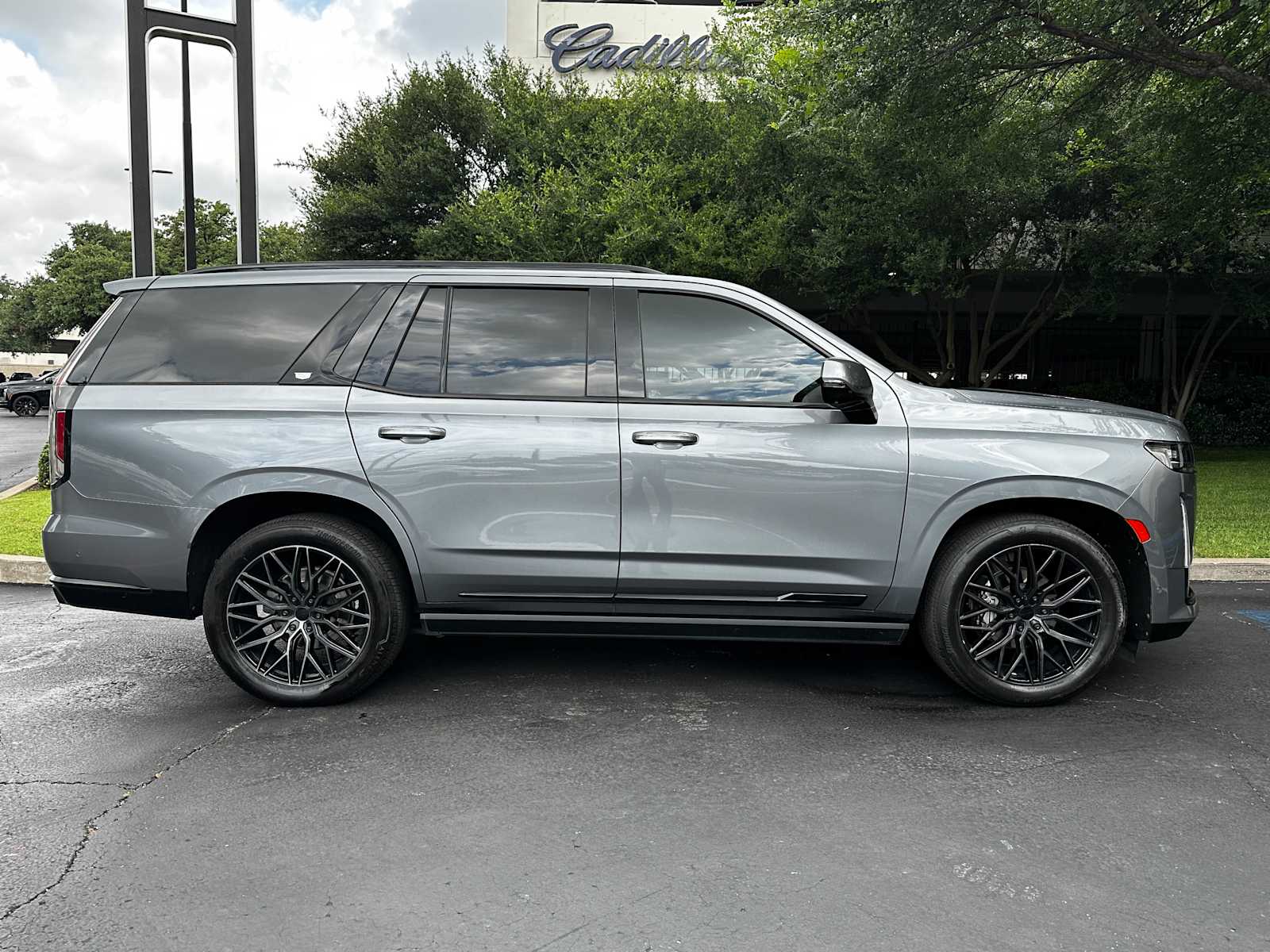 Used 2022 Satin Steel Metallic Cadillac Sport Platinum image 6