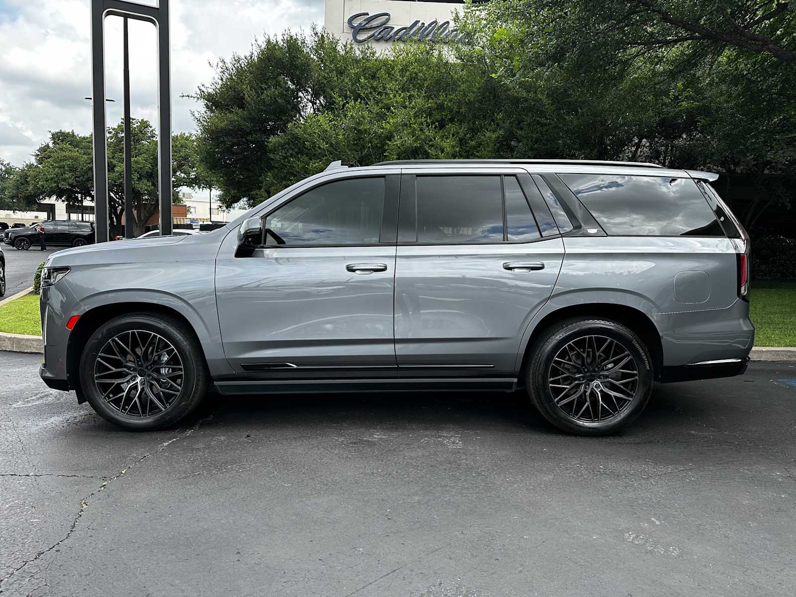 Used 2022 Satin Steel Metallic Cadillac Sport Platinum image 5