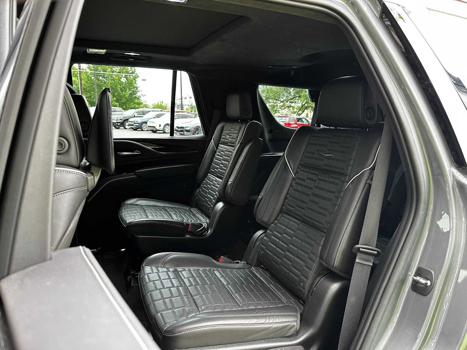 Used 2022 Satin Steel Metallic Cadillac Sport Platinum image 25