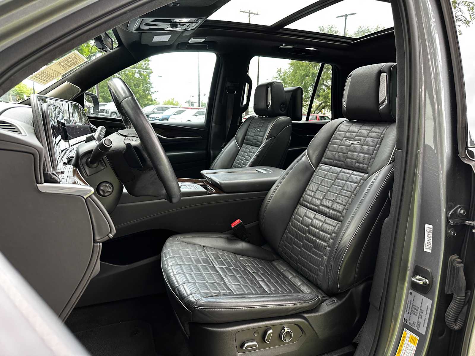 Used 2022 Satin Steel Metallic Cadillac Sport Platinum image 9