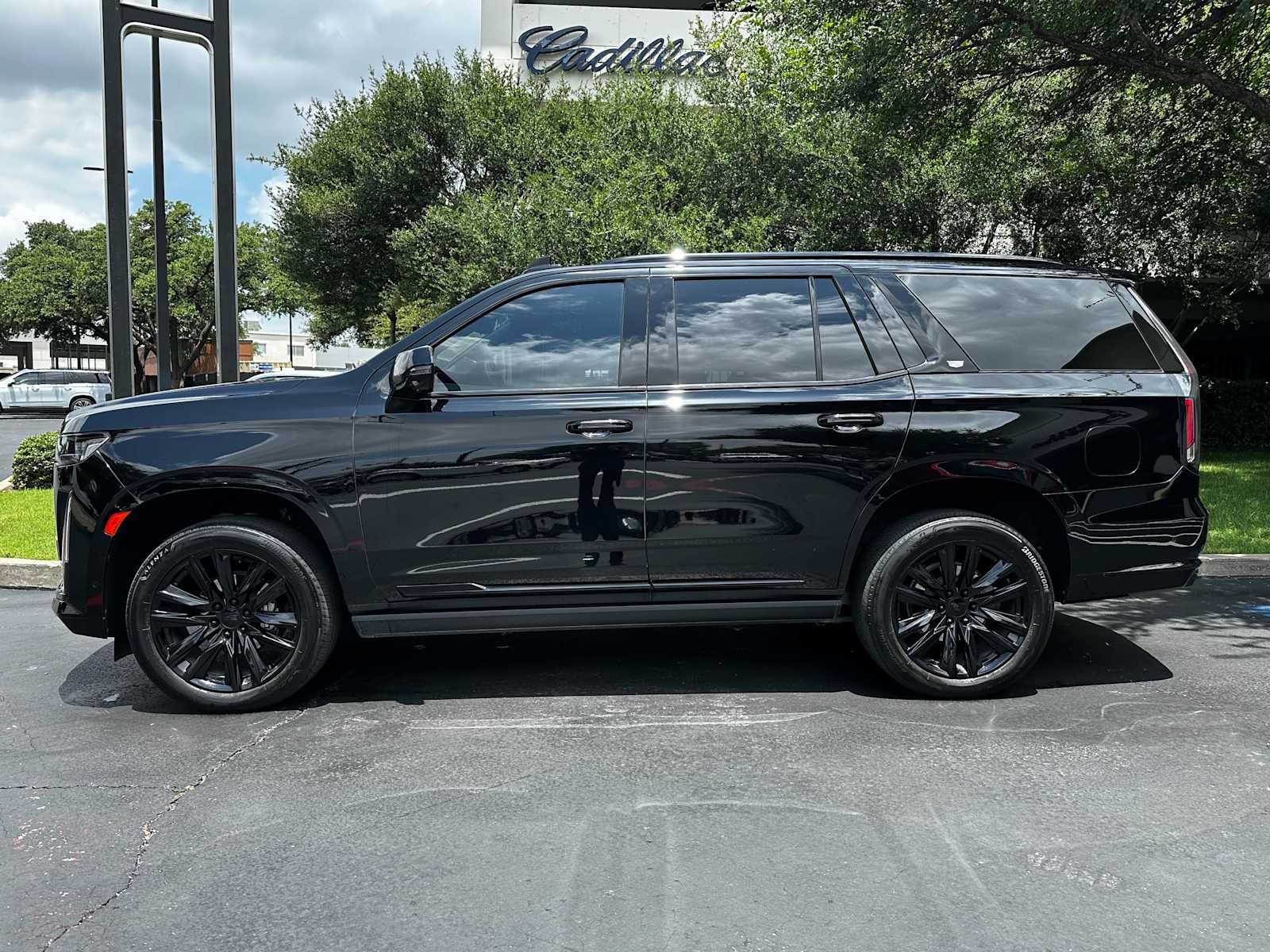 Certified Used 2024 Black Raven Cadillac Sport Platinum image 5