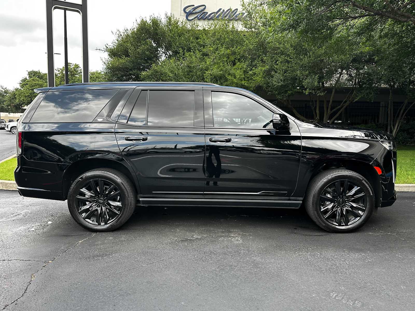 Certified Used 2024 Black Raven Cadillac Sport Platinum image 6