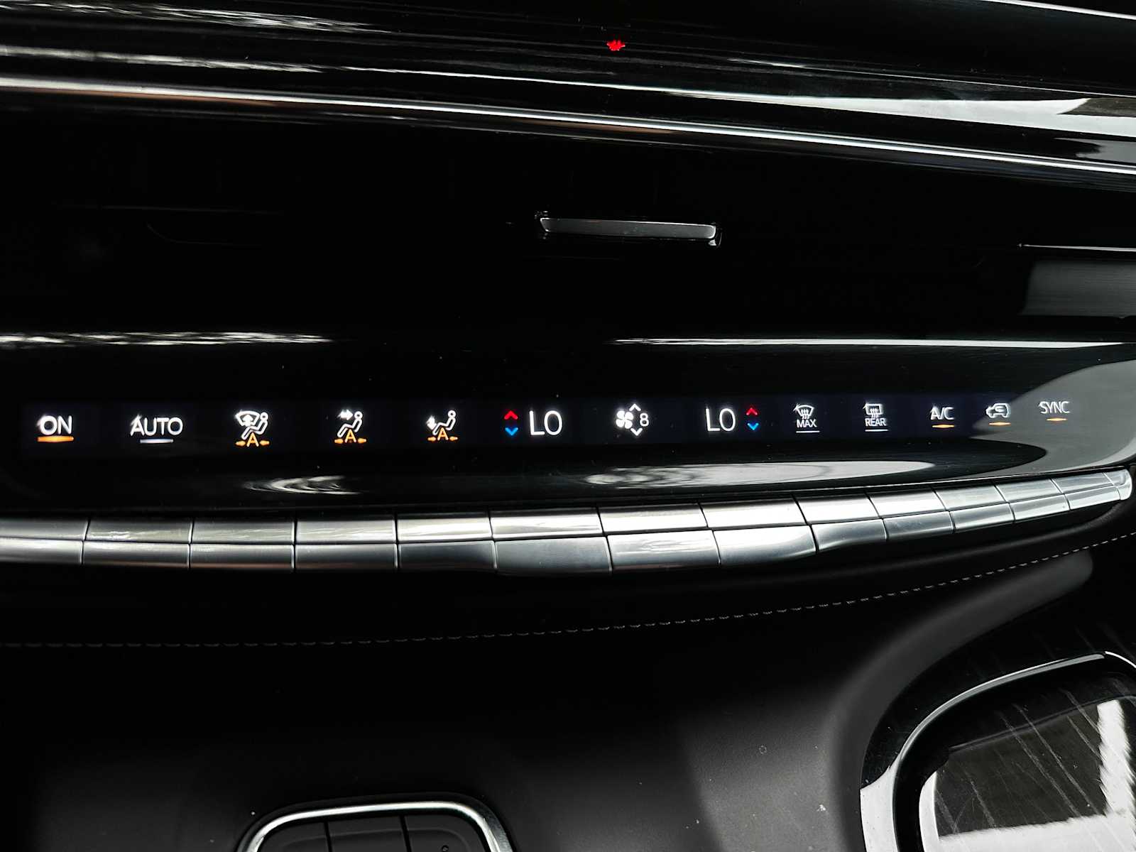 Used 2023 Argent Silver Metallic Cadillac AWD V-Series image 13