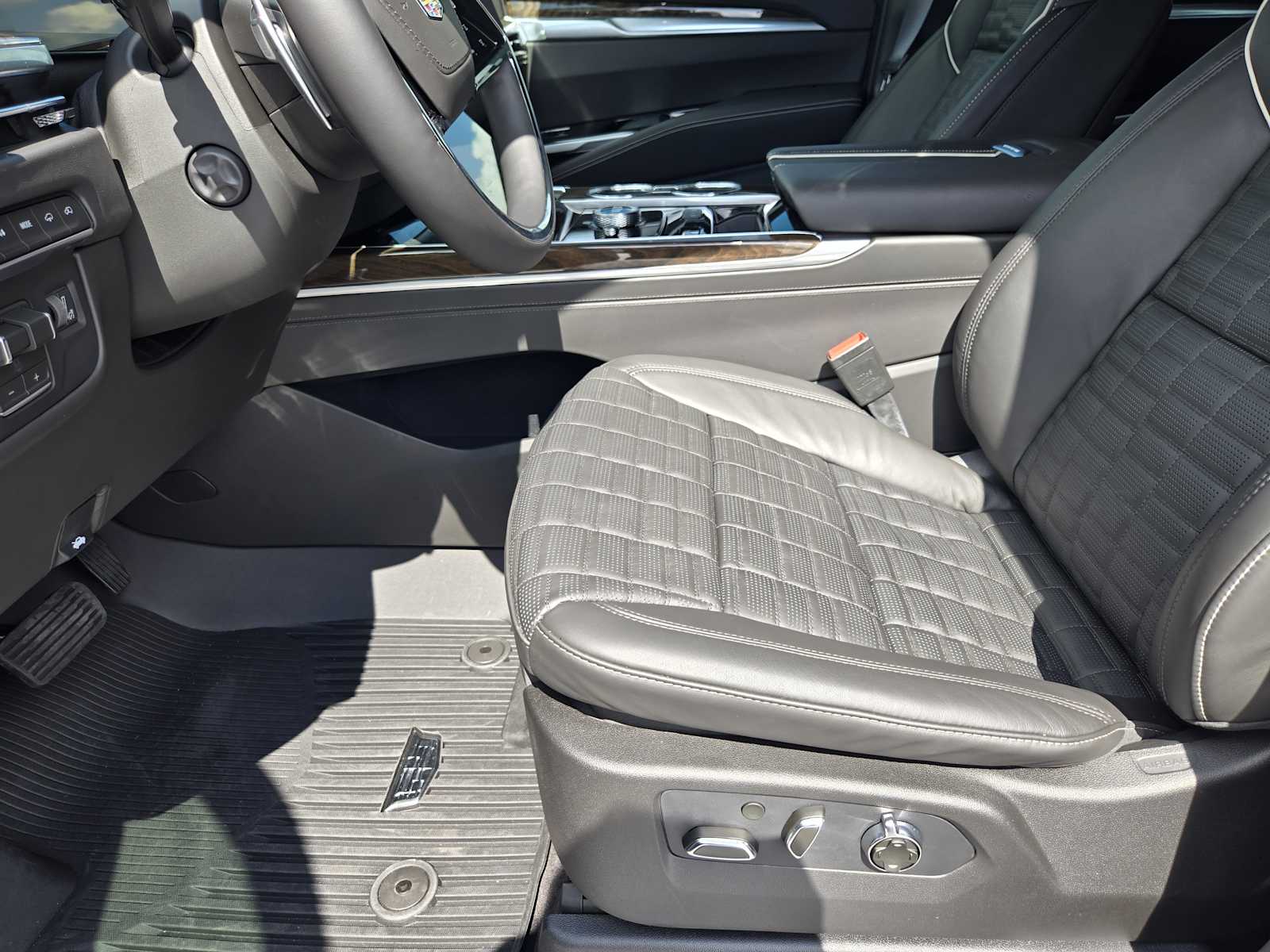 New 2026 Vibrant White Tricoat Cadillac Platinum Sport image 8