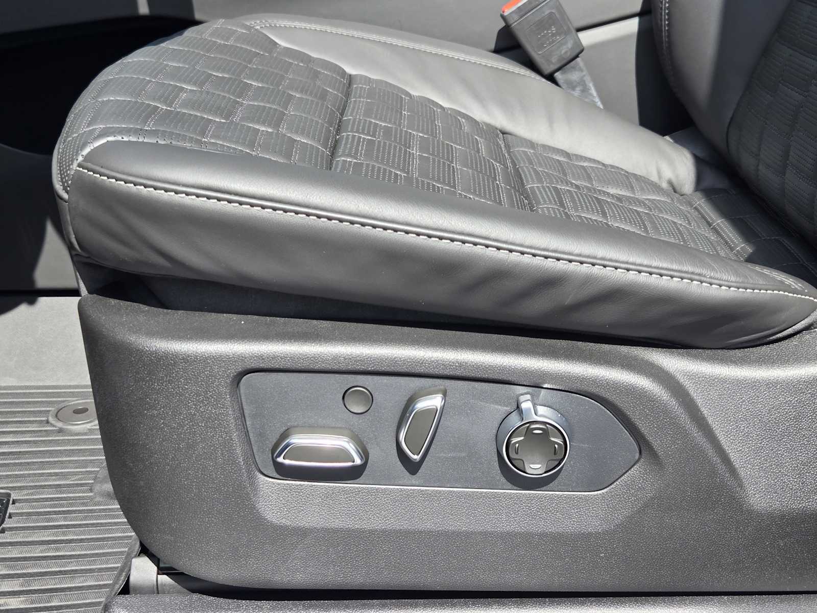 New 2026 Vibrant White Tricoat Cadillac Platinum Sport image 17