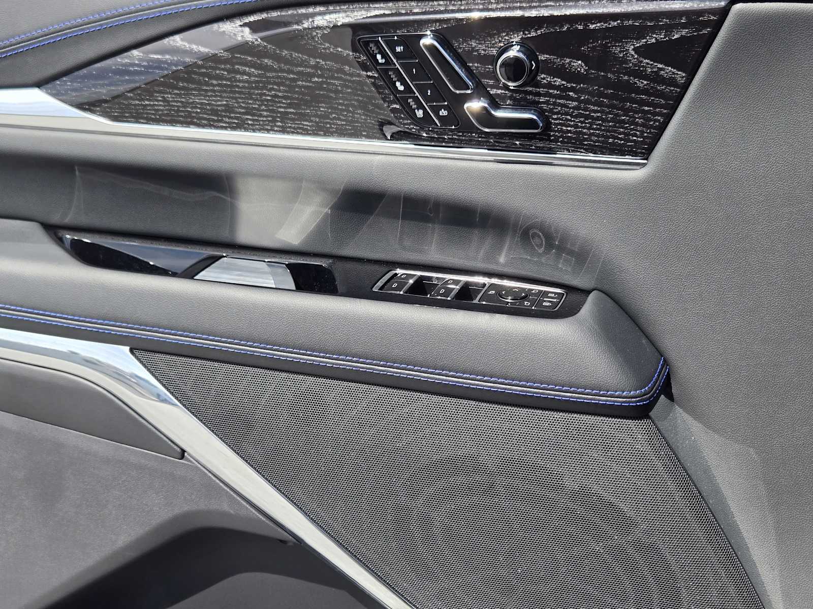 2026 Cadillac Escalade IQ Luxury - Photo 15