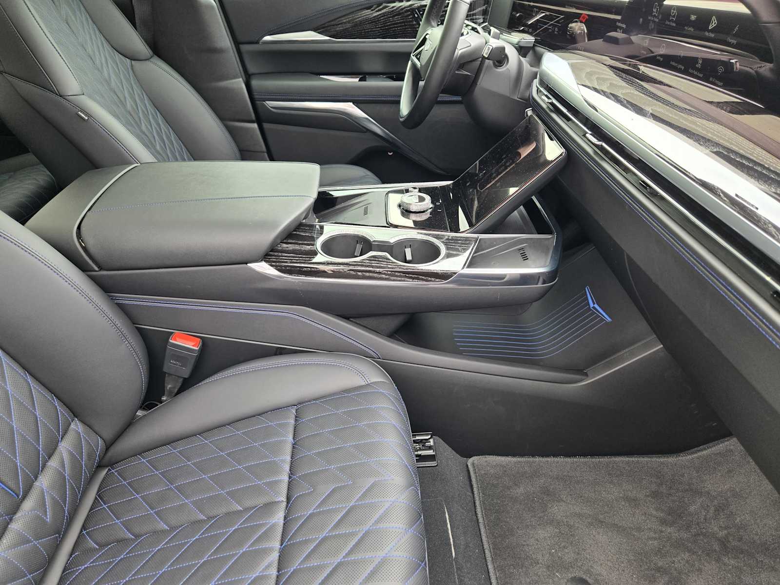 2026 Cadillac Escalade IQ Luxury - Photo 9