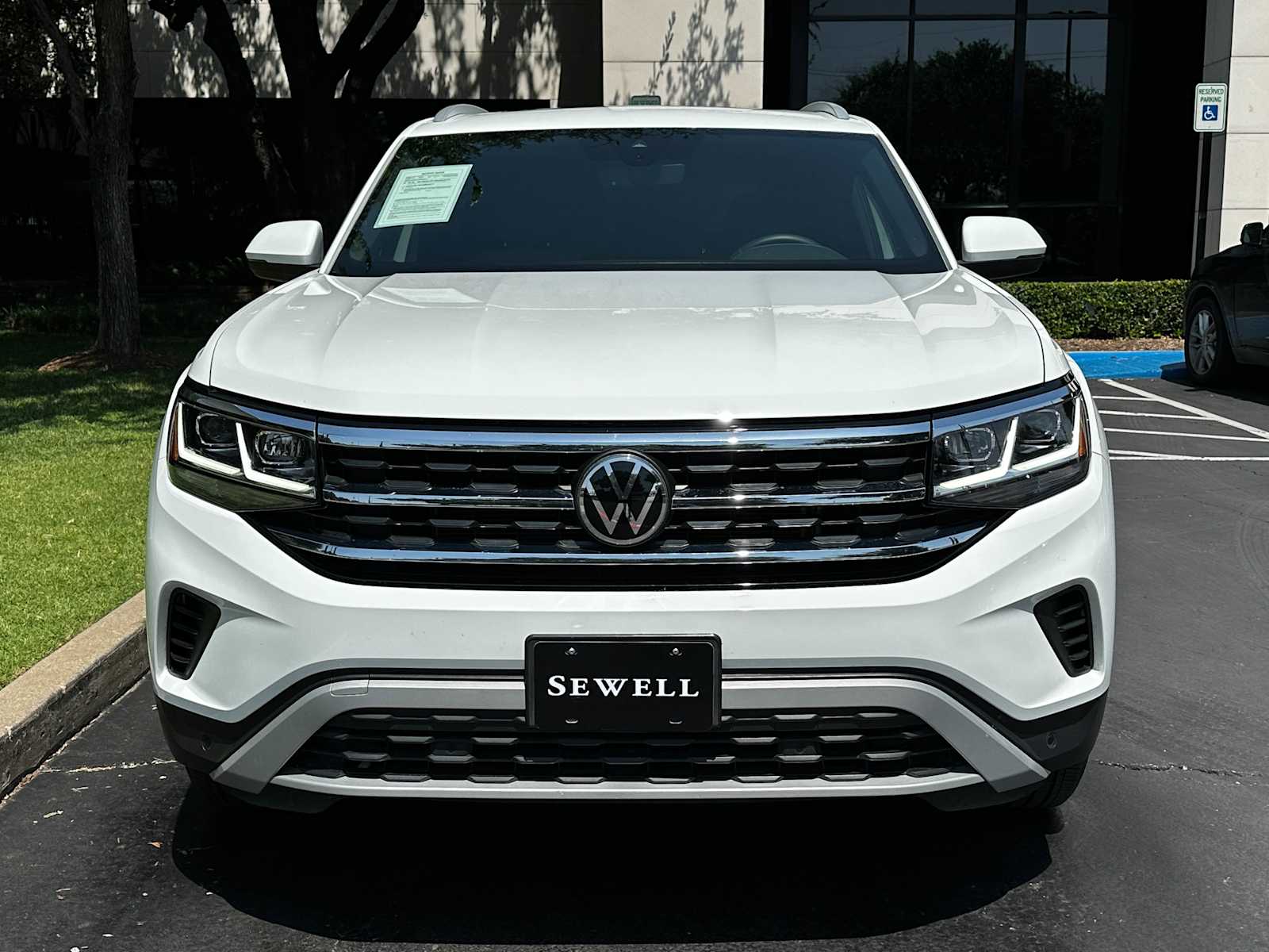 Used 2022 Pure White Volkswagen 2.0T SEL image 2
