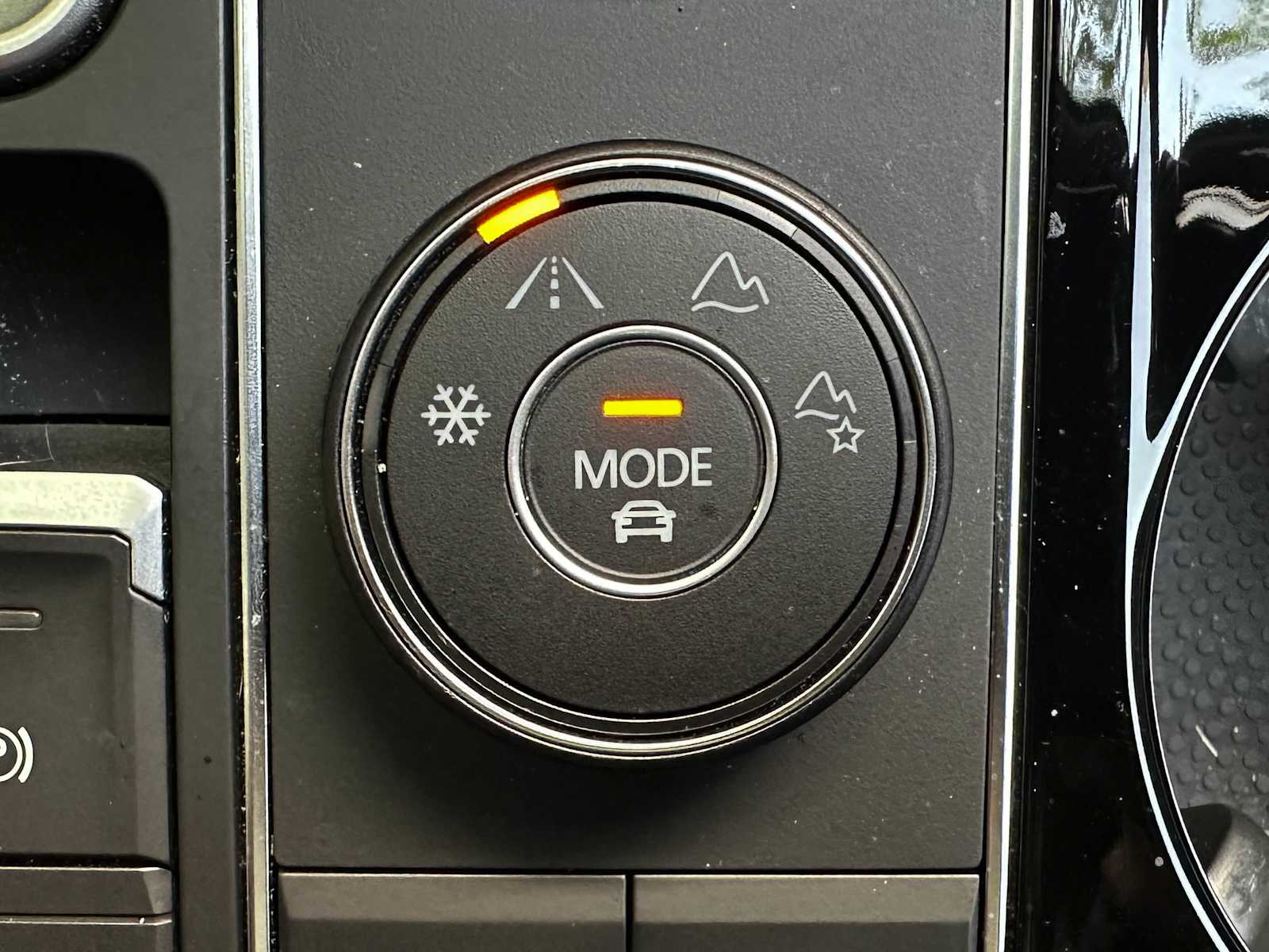 Used 2022 Pure White Volkswagen 2.0T SEL image 15