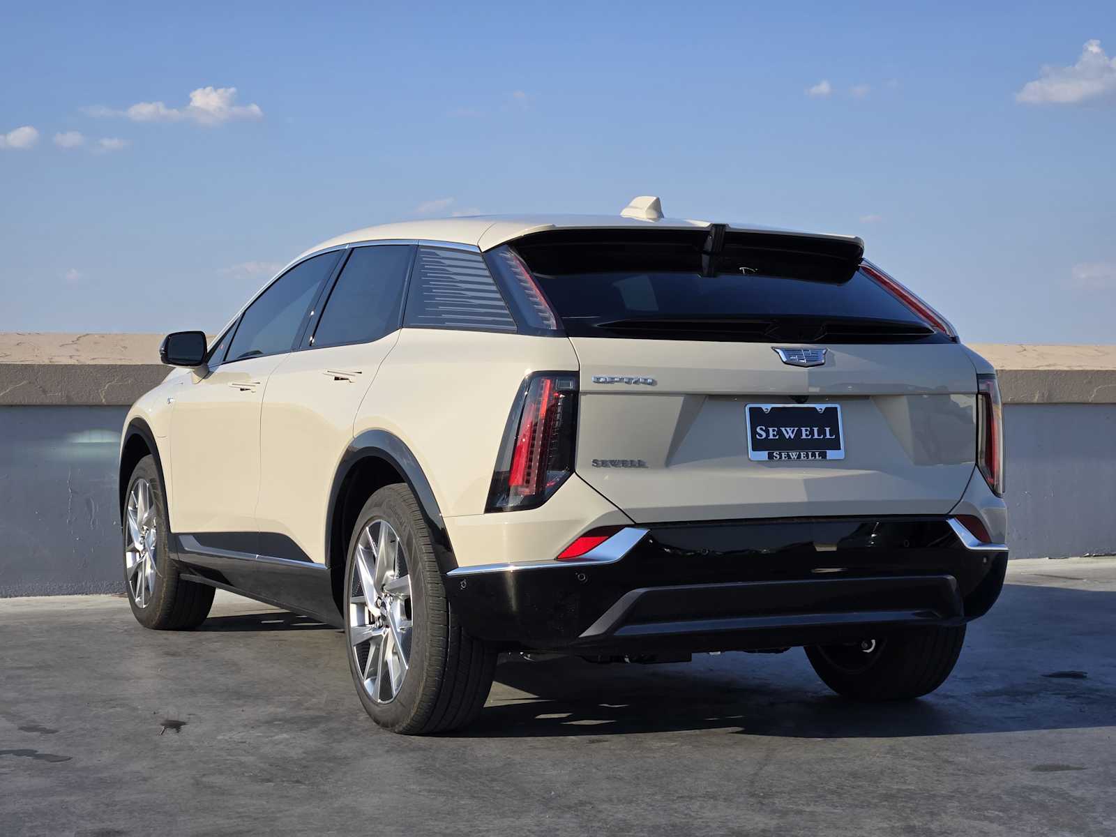 2027 Cadillac OPTIQ Luxury - Photo 3