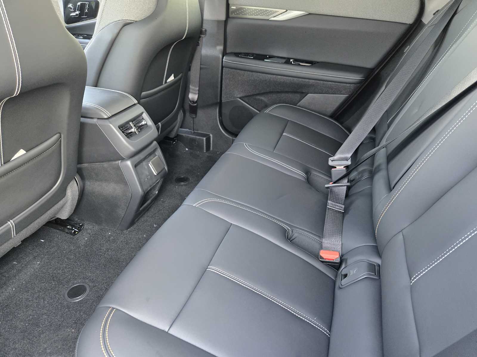 2027 Cadillac OPTIQ Luxury - Photo 19