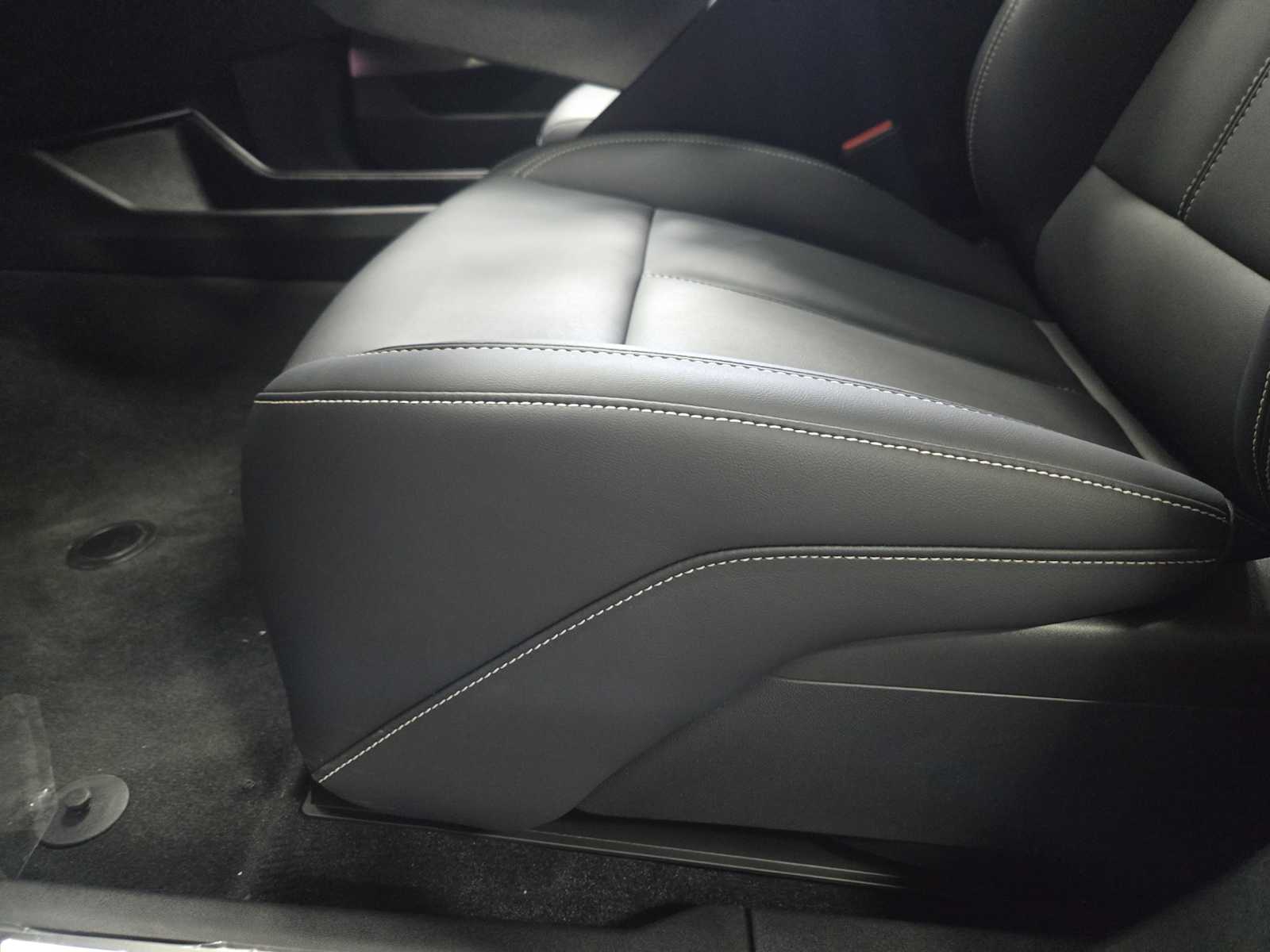 2027 Cadillac OPTIQ Luxury - Photo 17
