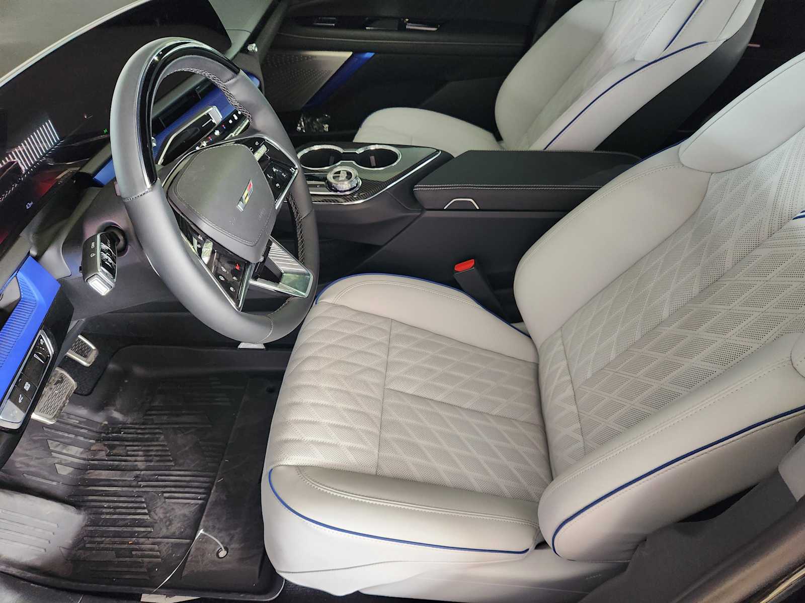 2026 Cadillac OPTIQ V-Series - Photo 8