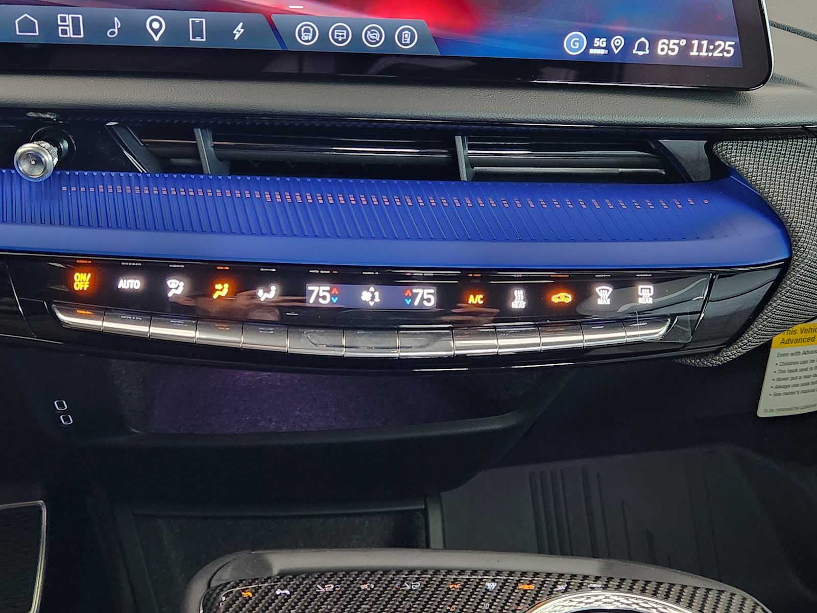 2026 Cadillac OPTIQ V-Series - Photo 14