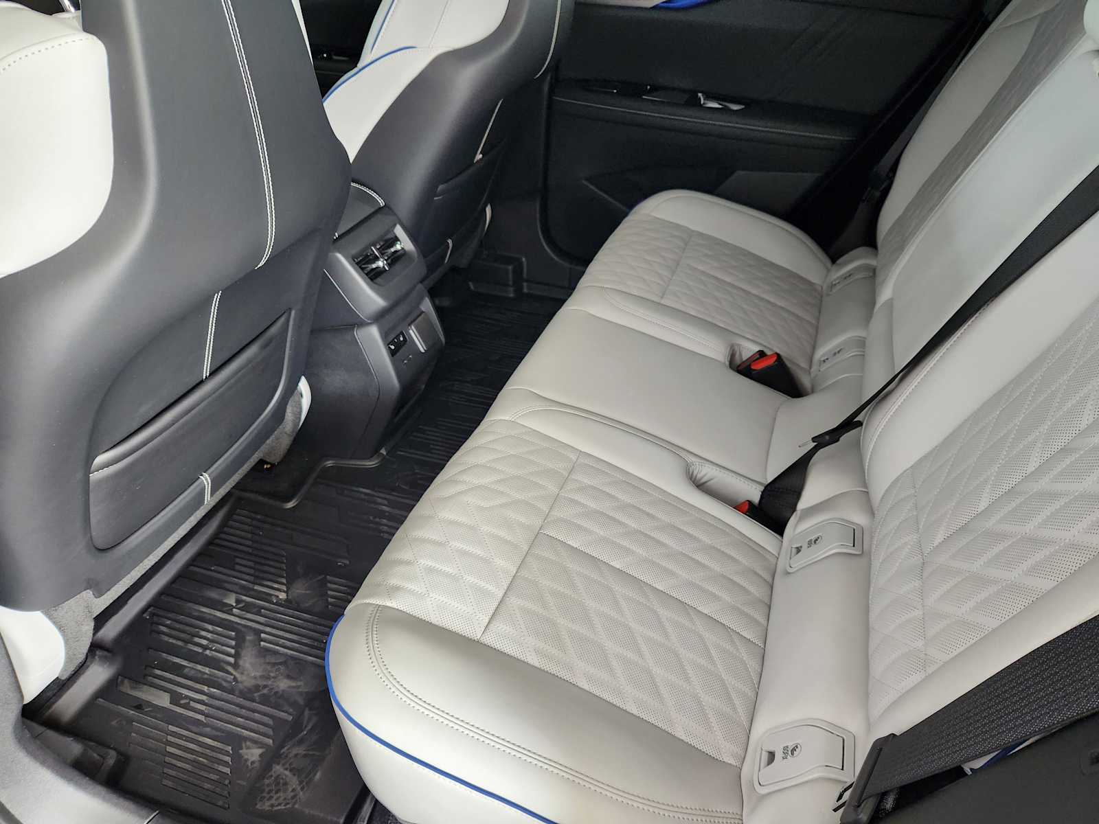 2026 Cadillac OPTIQ V-Series - Photo 19