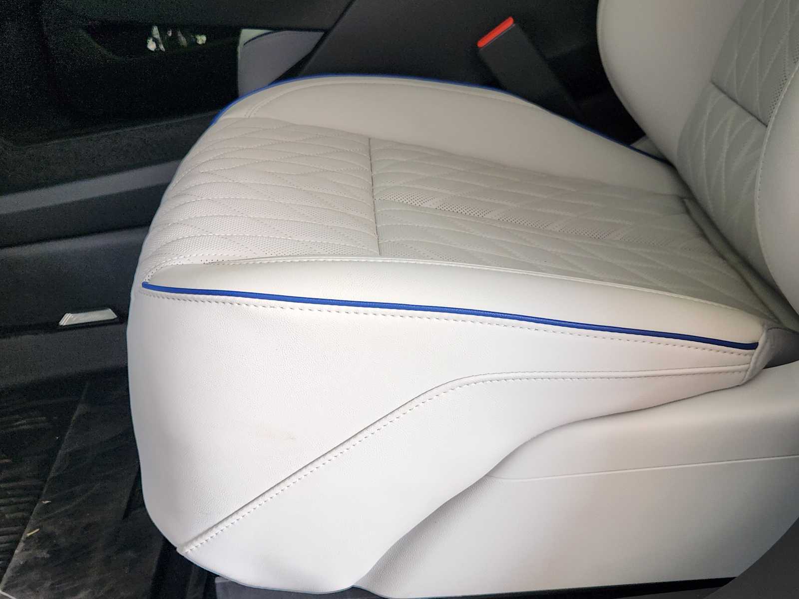 2026 Cadillac OPTIQ V-Series - Photo 16