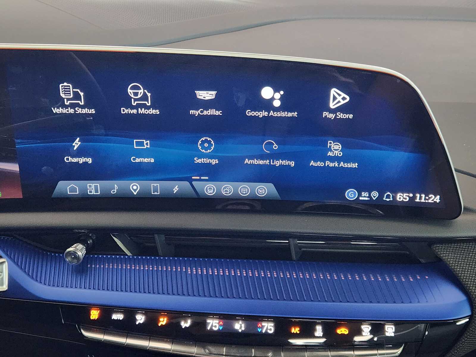 2026 Cadillac OPTIQ V-Series - Photo 11