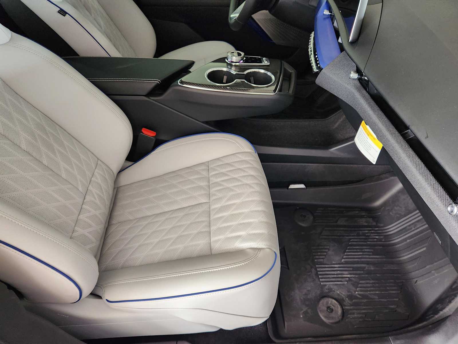 2026 Cadillac OPTIQ V-Series - Photo 9
