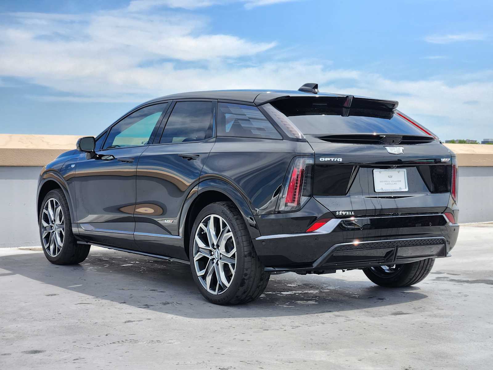 2026 Cadillac OPTIQ V-Series - Photo 3
