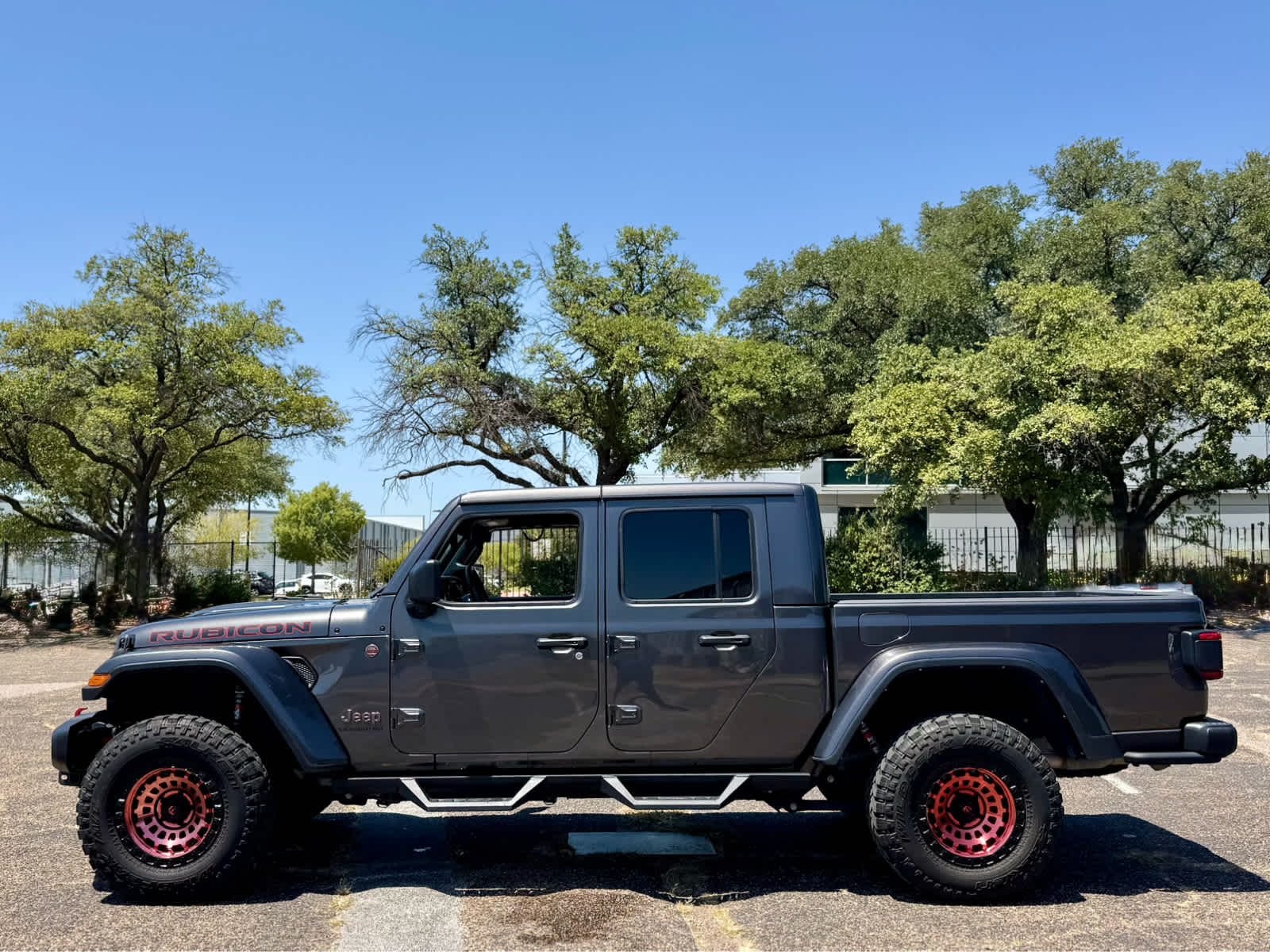 Used 2022 Gray Jeep Rubicon 4x4 image 2