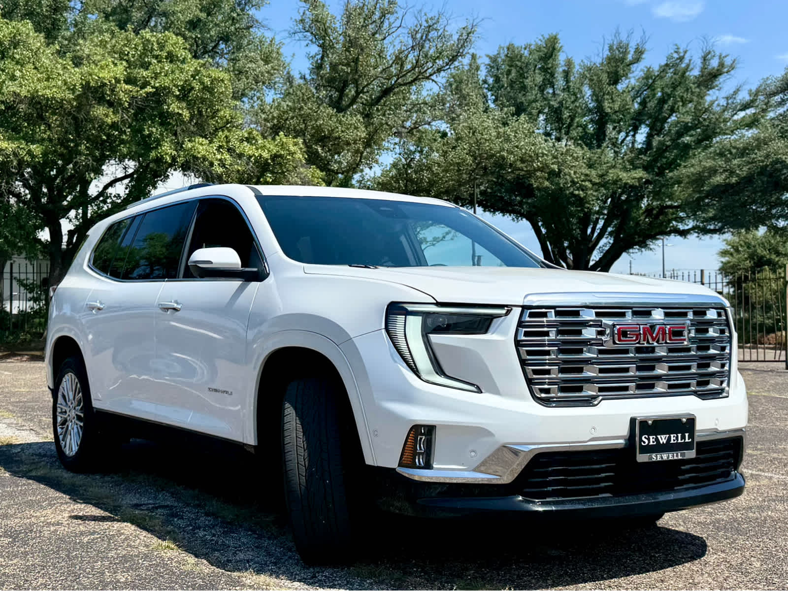 Certified Used 2024 White Frost Tricoat GMC AWD Denali image 9