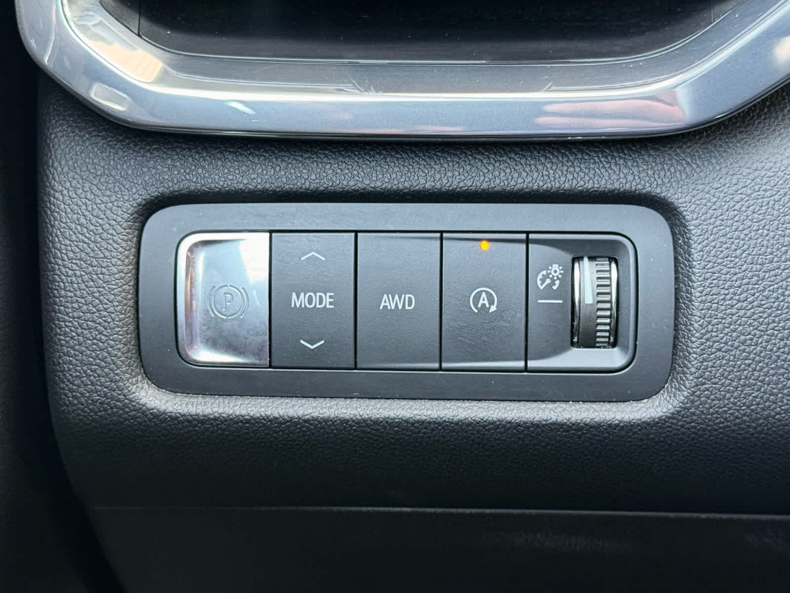 Certified Used 2024 White Frost Tricoat GMC AWD Denali image 17