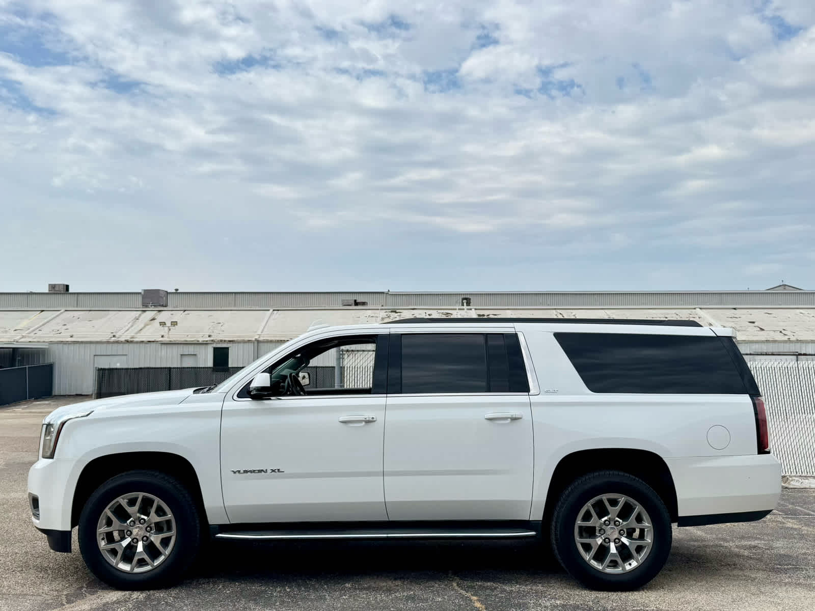 Certified Used 2018 SUMMIT WHITE GMC SLT image 2