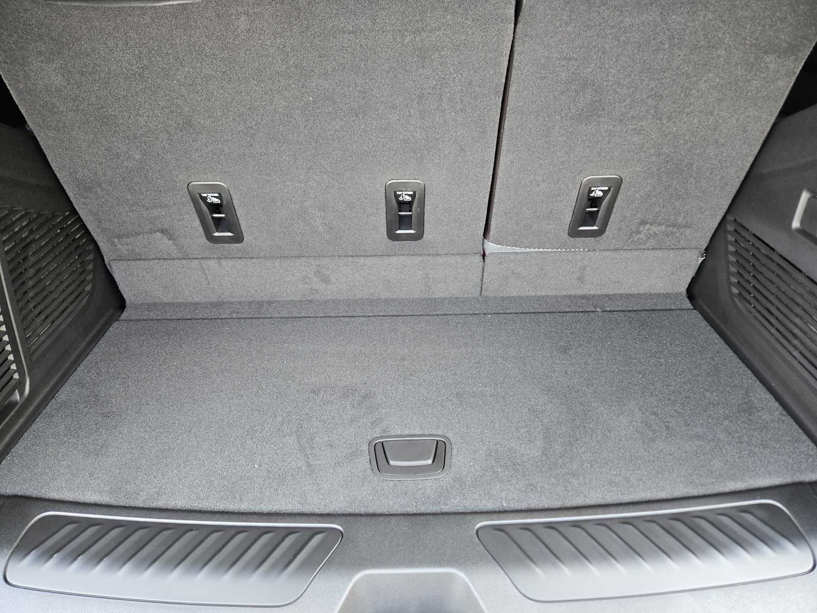 New 2026 Sterling Metallic GMC Elevation image 21