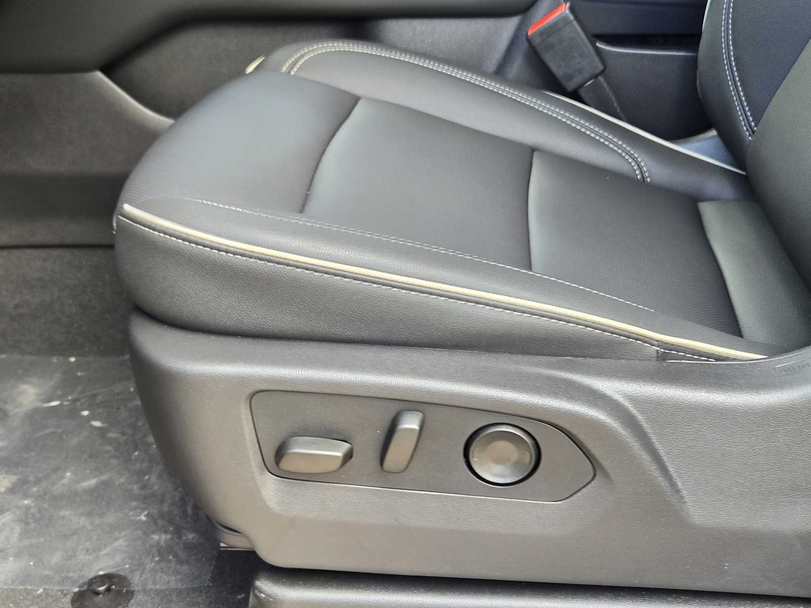 New 2026 Sterling Metallic GMC Elevation image 16
