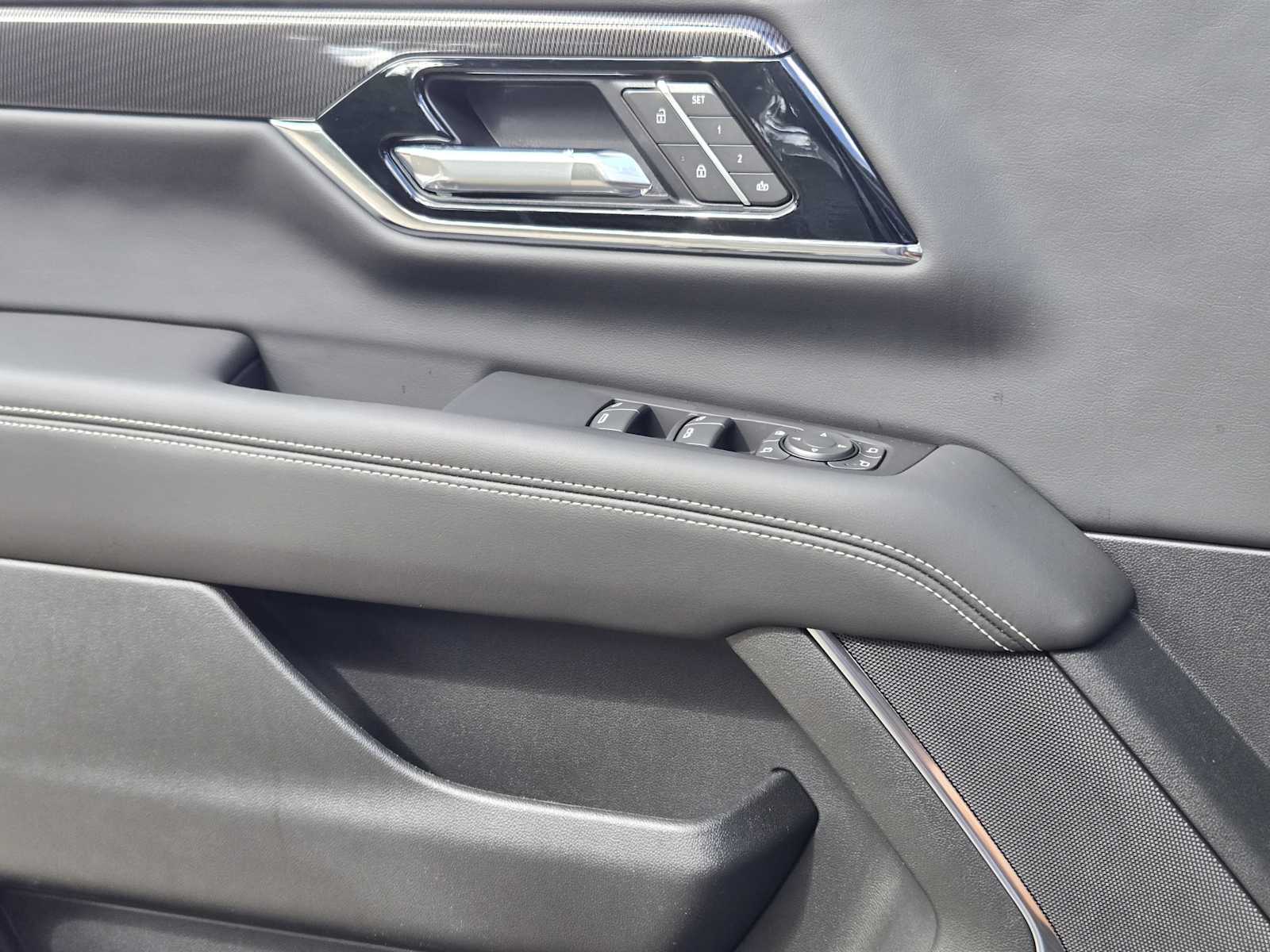 New 2026 Sterling Metallic GMC Elevation image 15