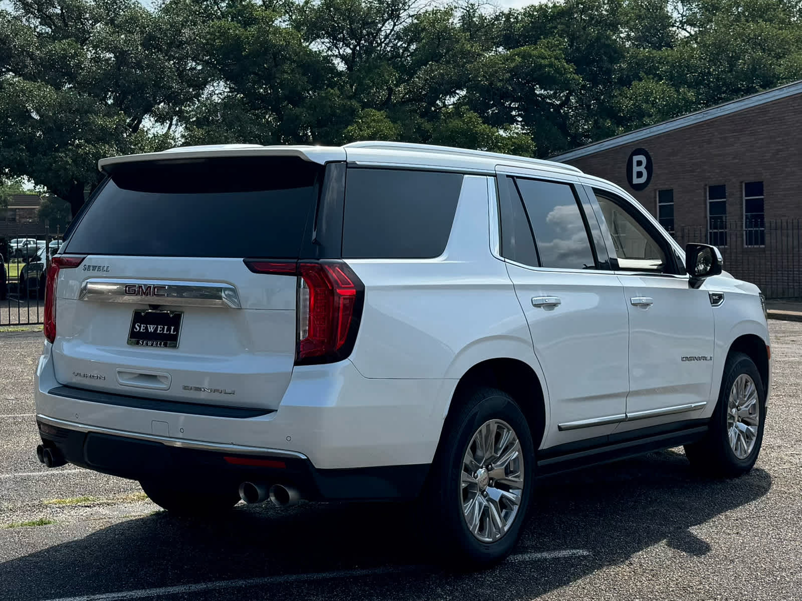 Certified Used 2022 White Frost Tricoat GMC Denali image 7