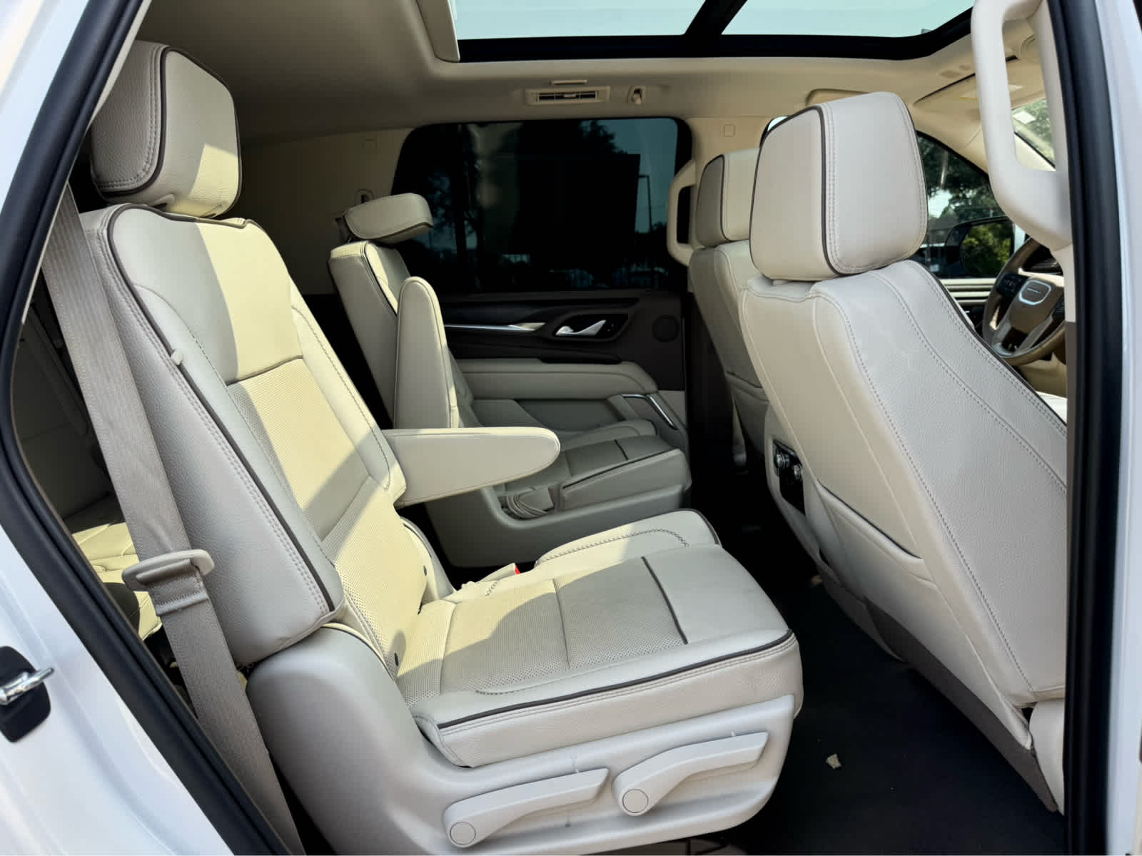 Certified Used 2022 White Frost Tricoat GMC Denali image 12