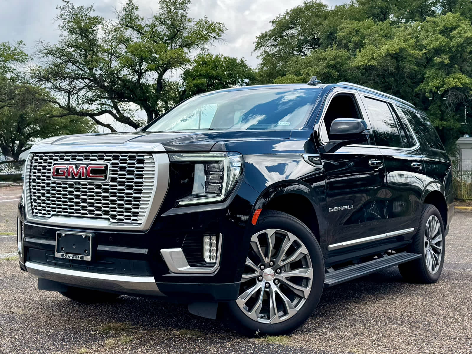 2021 GMC Yukon 4WD Denali's photo