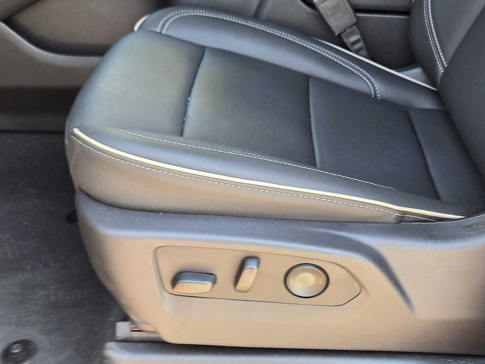 New 2026 Onyx Black GMC Elevation image 16