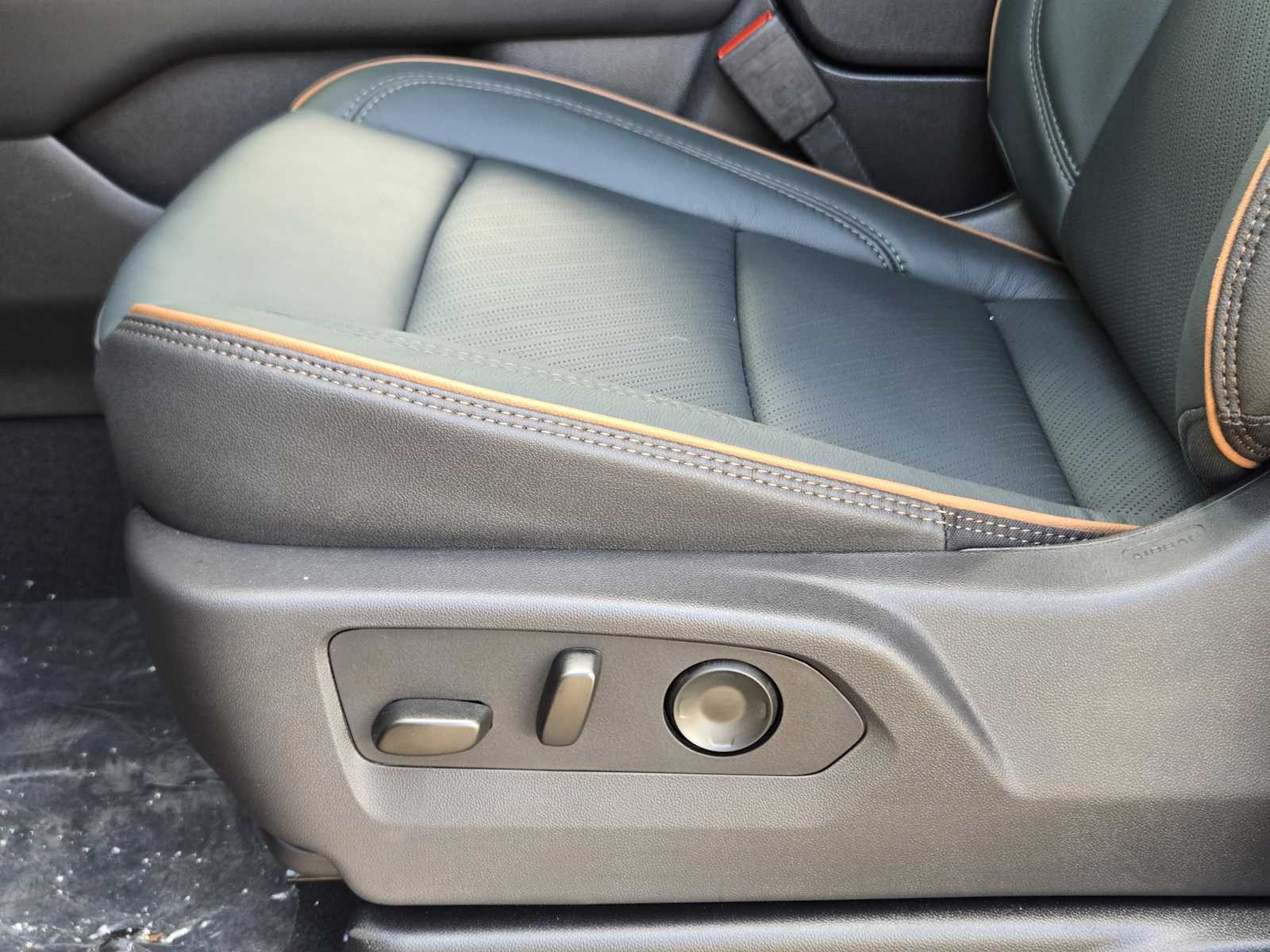 2026 GMC Yukon XL AT4 - Photo 16