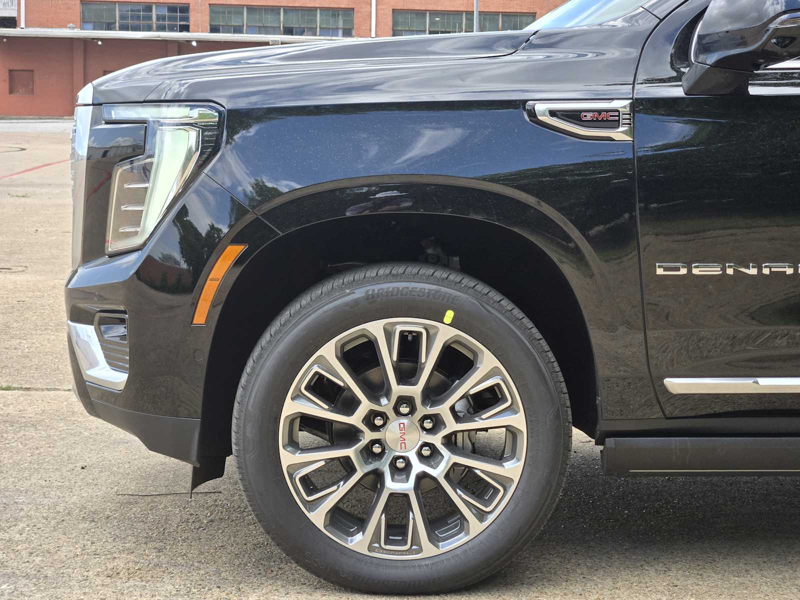 2026 GMC Yukon XL Denali - Photo 6