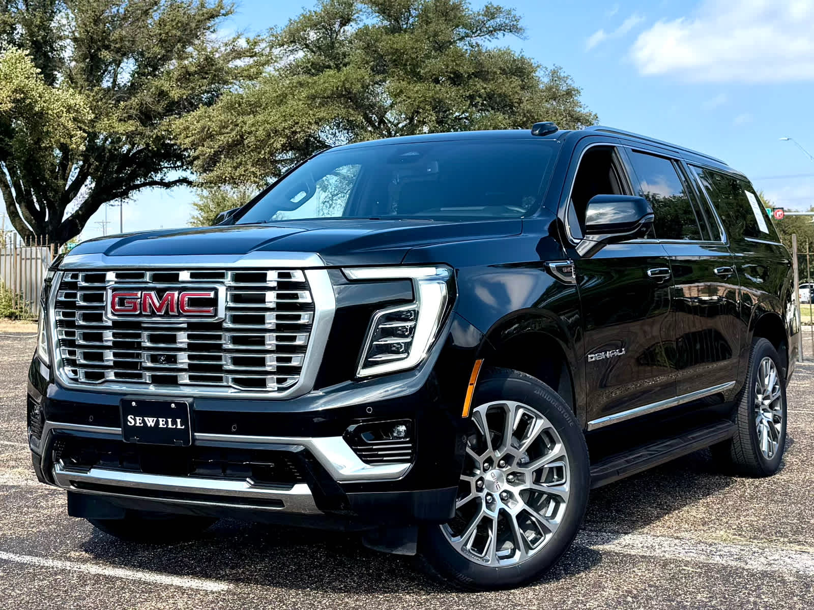2025 GMC Yukon XL Denali's photo