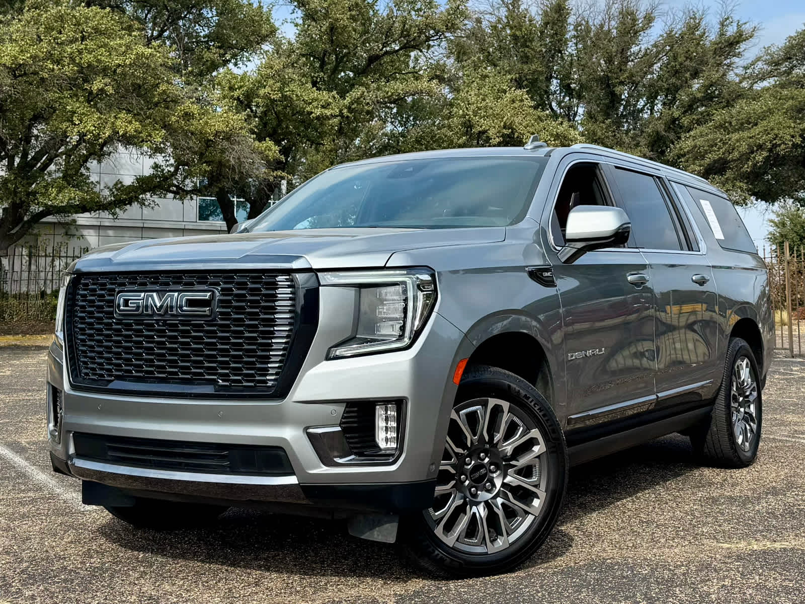 2023 GMC Yukon XL Denali Ultimate's photo