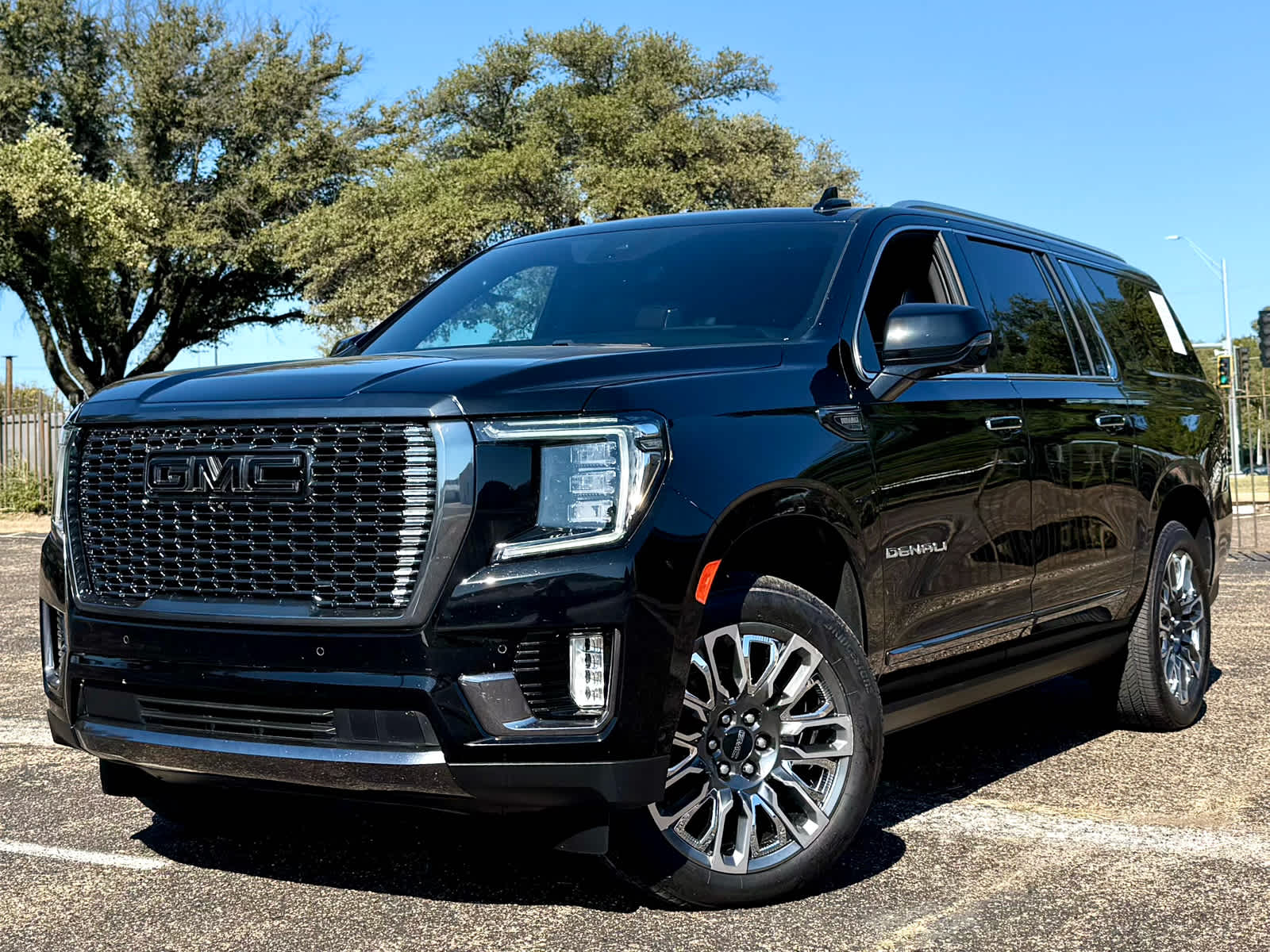 2024 GMC Yukon XL Denali Ultimate's photo