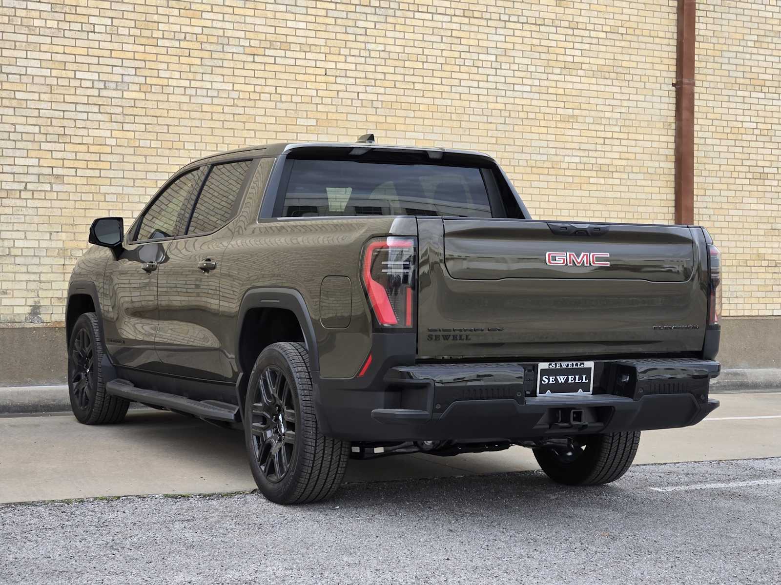 New 2026 Deep Bronze Metallic GMC Elevation Standard Range image 3