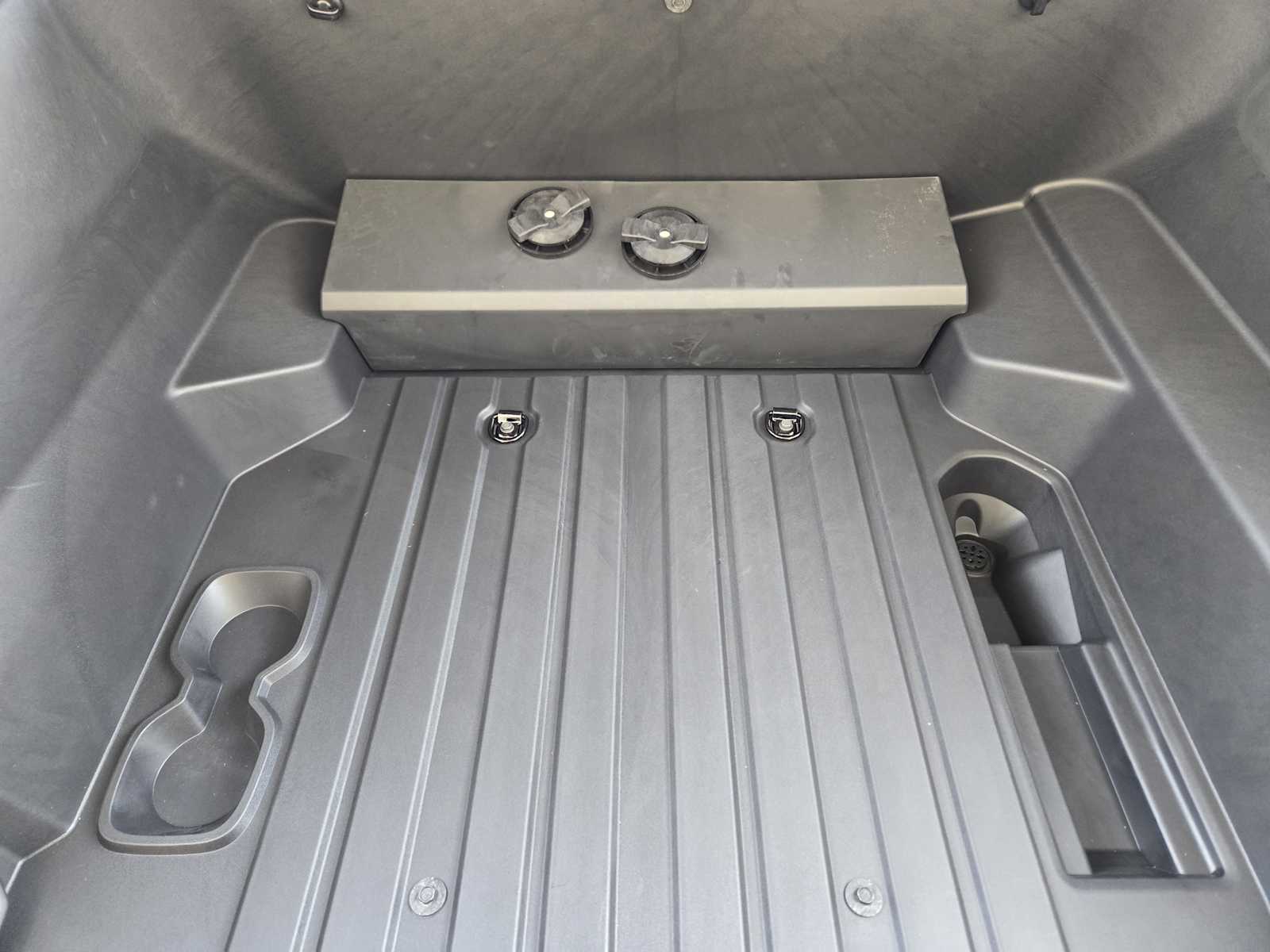 New 2026 Deep Bronze Metallic GMC Elevation Standard Range image 19