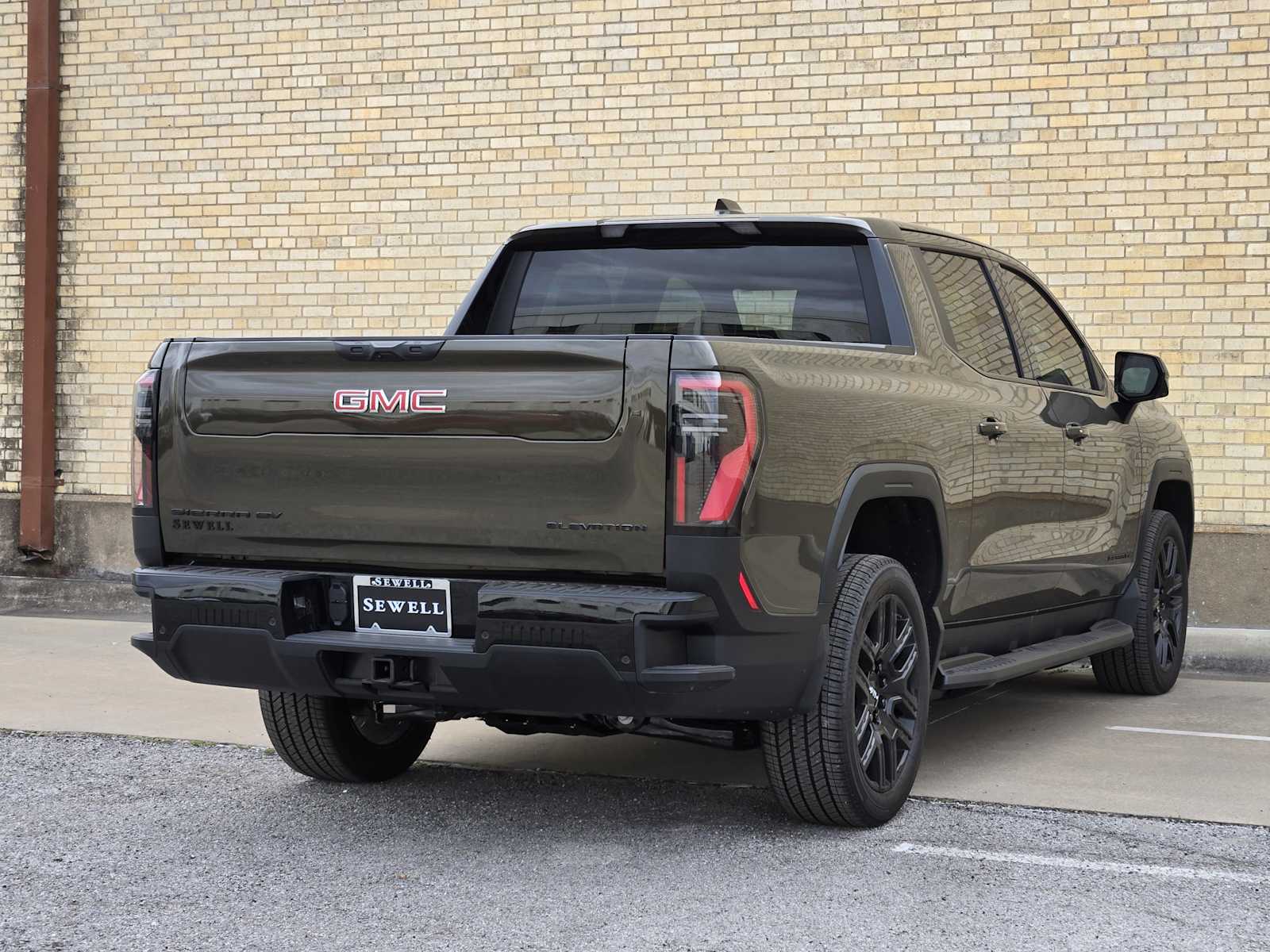 New 2026 Deep Bronze Metallic GMC Elevation Standard Range image 4