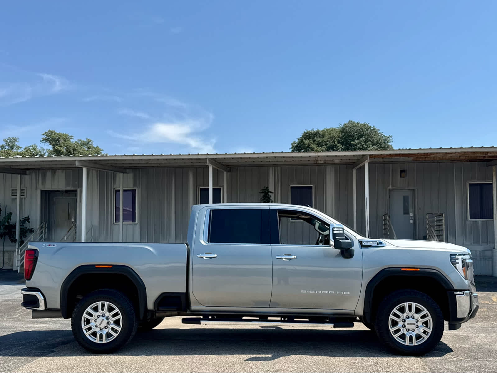 Certified Used 2024 Sterling Metallic GMC SLT image 8