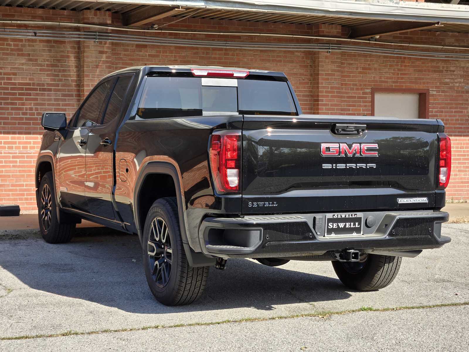 New 2026 Onyx Black GMC Elevation image 4