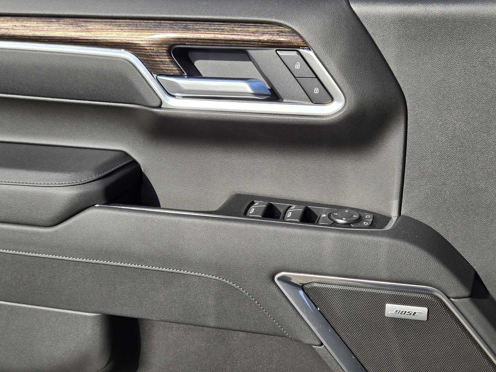 New 2026 Onyx Black GMC Elevation image 15