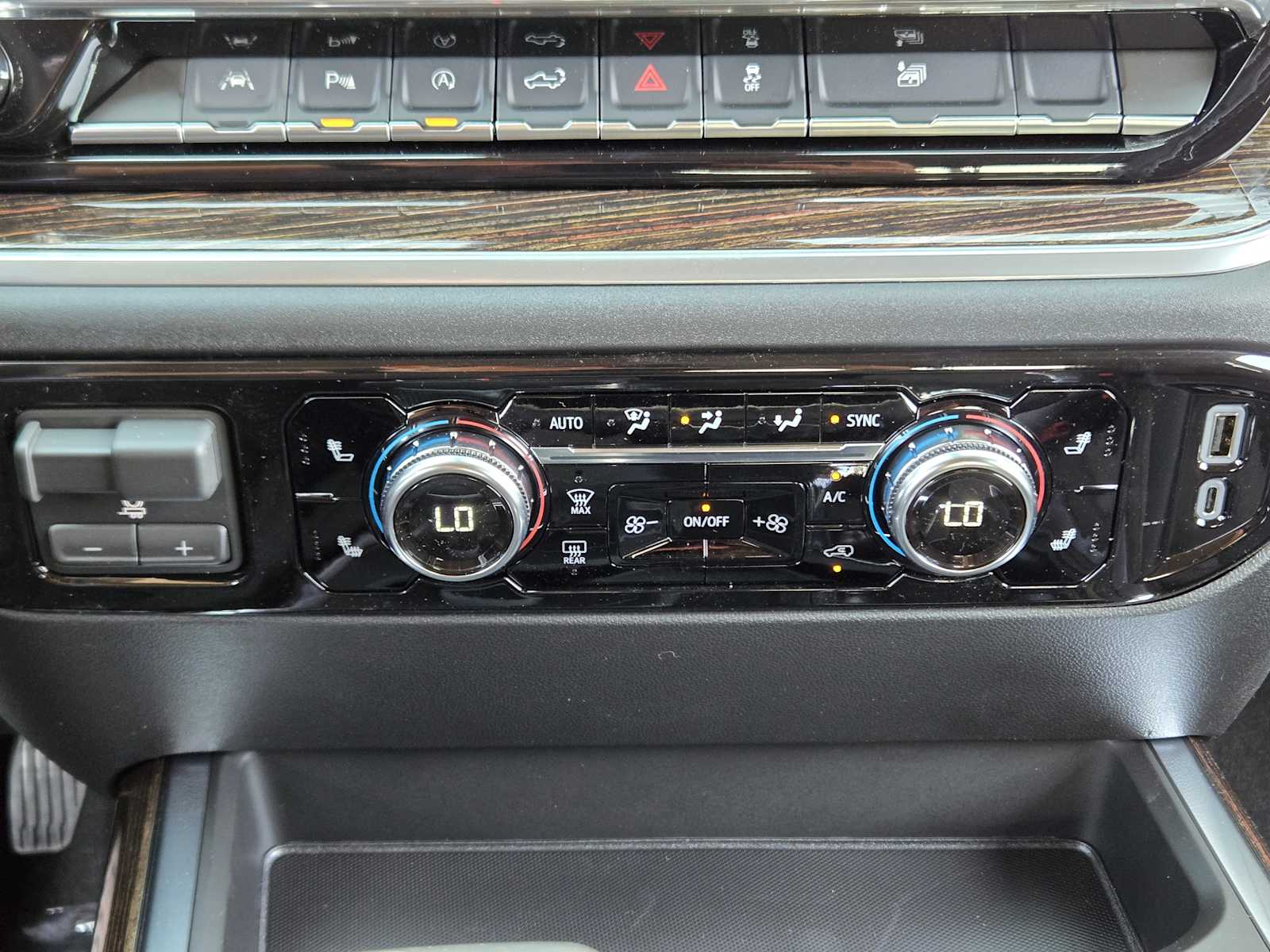 New 2026 Onyx Black GMC Elevation image 13
